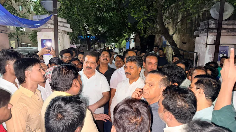 खाचरियावास ने सीवरेज में सफाईकर्मियों की मौत पर मुआवजे की भी मांग की