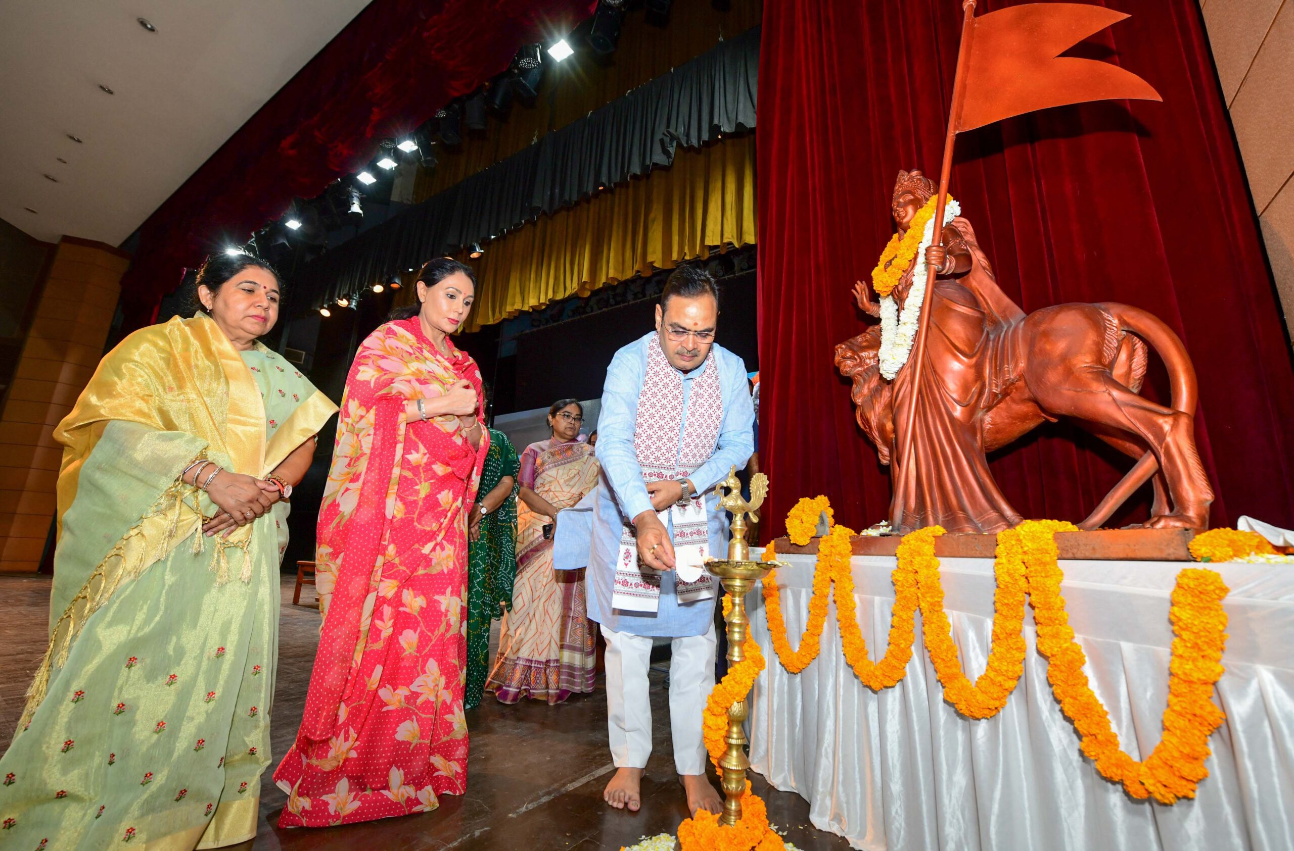 नारी शक्ति वंदन सम्मेलन आधी आबादी की राजनीति में बढ़ेगी सहभागिता, संसद एवं विधानसभा में महिलाओं को मिलेगा 33 प्रतिशत आरक्षण