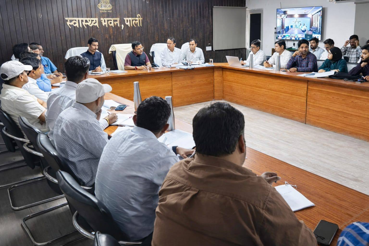 लक्ष्य आधारित कार्य से योजनाओं की प्रगति सुनिश्चित करने के निर्देश, जिला कलेक्टर डॉ गोस्वामी ने ली जिला स्वास्थ्य समिति की बैठक