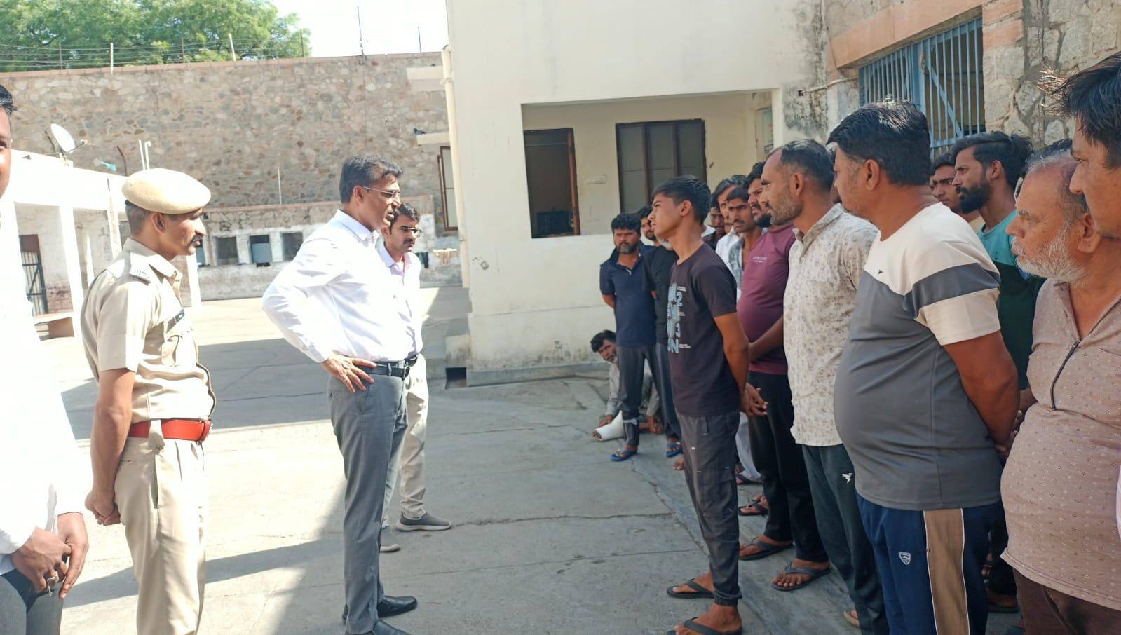 प्राधिकरण सचिव भाटी ने जिला कारागृह का किया निरीक्षण