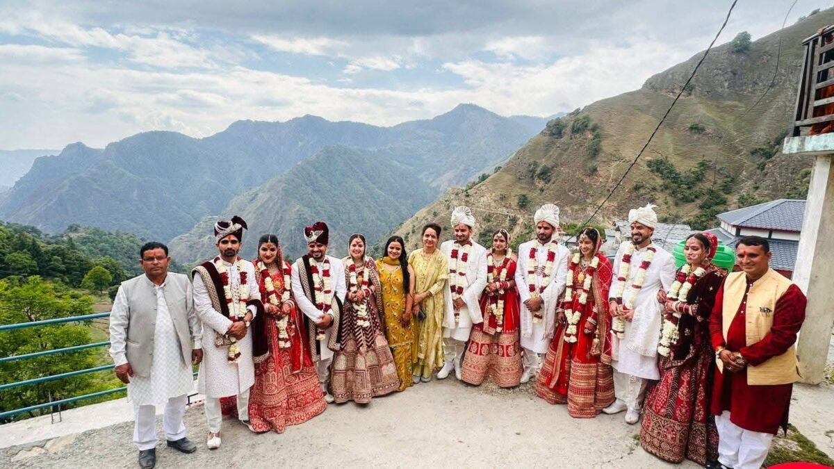 संयुक्त परिवार की 5 दुल्हनें बारात लेकर पहुंचीं ससुराल, जबकि एक बेटी की विदाई